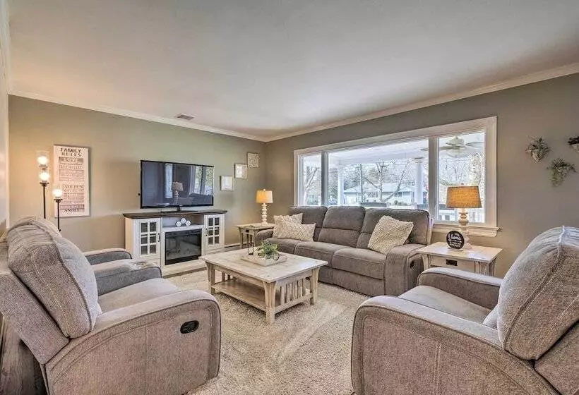 Mattituck Home W/ Fireplaces   Near Wineries