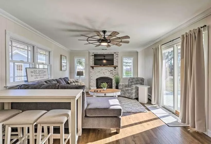 Mattituck Home W/ Fireplaces   Near Wineries