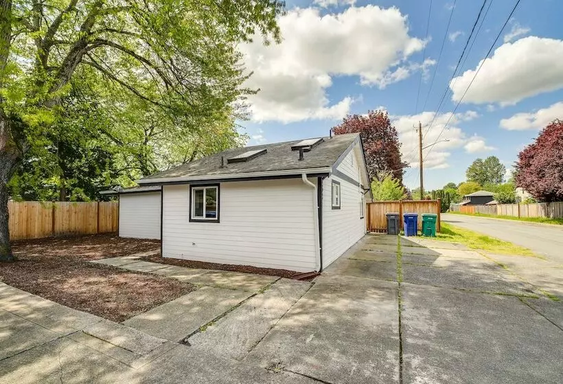 Modern Pacific Vacation Rental: 5 Mi To Lake Tapps