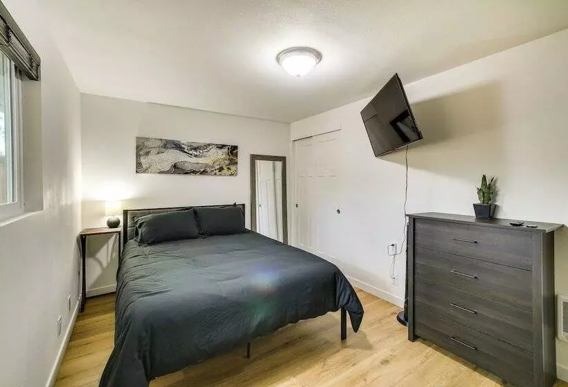 Modern Pacific Vacation Rental: 5 Mi To Lake Tapps