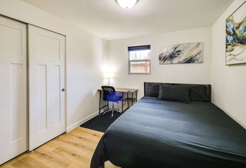 Modern Pacific Vacation Rental: 5 Mi To Lake Tapps