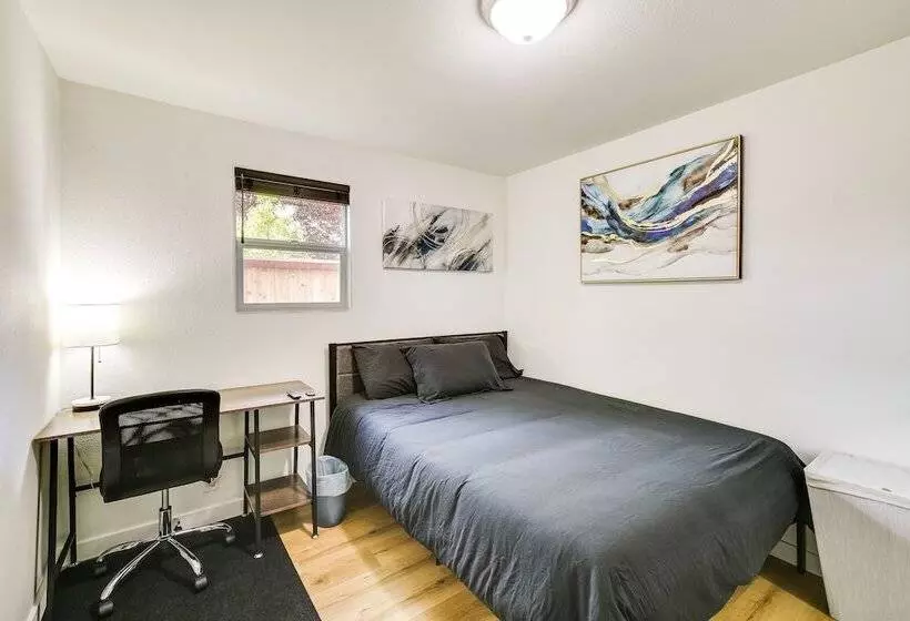 Modern Pacific Vacation Rental: 5 Mi To Lake Tapps