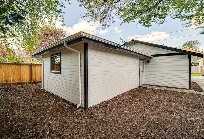 Modern Pacific Vacation Rental: 5 Mi To Lake Tapps