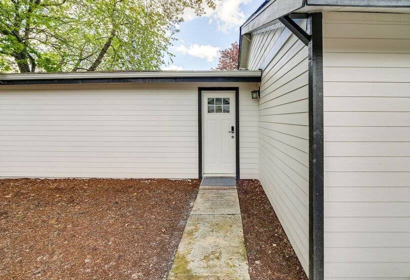 Modern Pacific Vacation Rental: 5 Mi To Lake Tapps