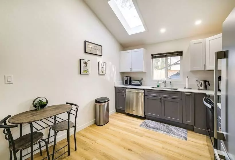 Modern Pacific Vacation Rental: 5 Mi To Lake Tapps