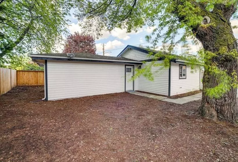 Modern Pacific Vacation Rental: 5 Mi To Lake Tapps