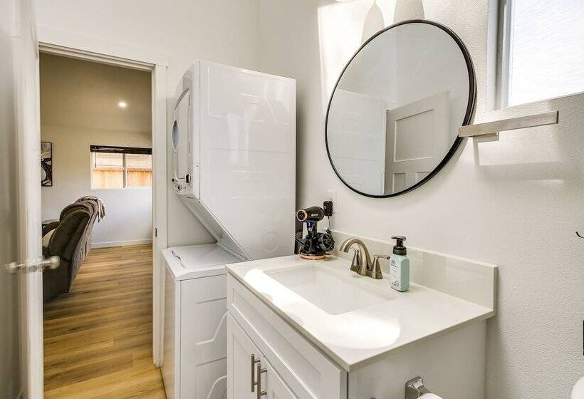 Modern Pacific Vacation Rental: 5 Mi To Lake Tapps