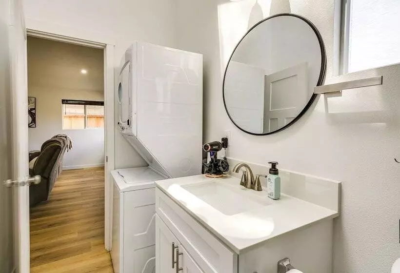 Modern Pacific Vacation Rental: 5 Mi To Lake Tapps