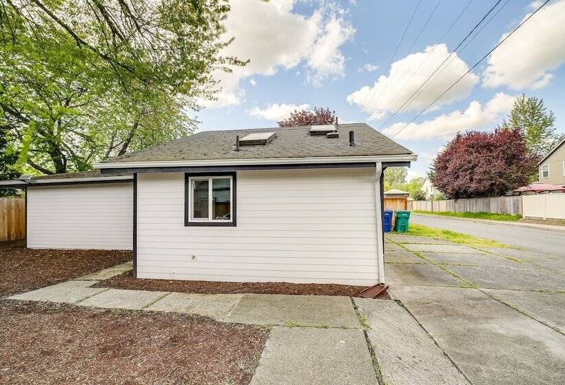 Modern Pacific Vacation Rental: 5 Mi To Lake Tapps