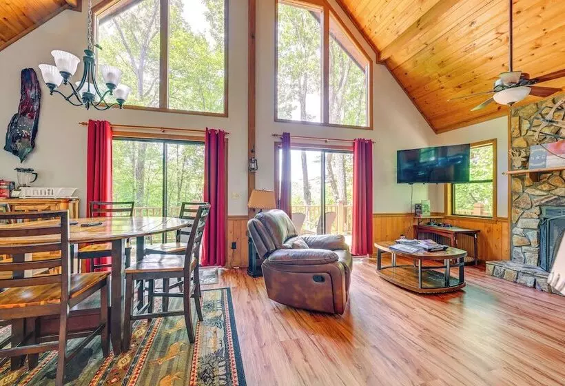 Mountain View Robbinsville Cabin W/ Hot Tub!