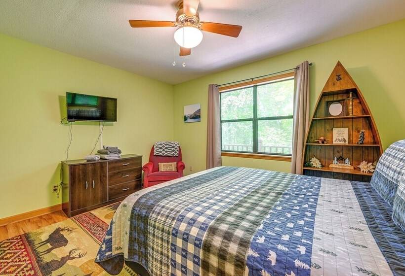 Mountain View Robbinsville Cabin W/ Hot Tub!