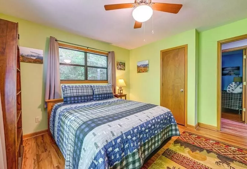 Mountain View Robbinsville Cabin W/ Hot Tub!