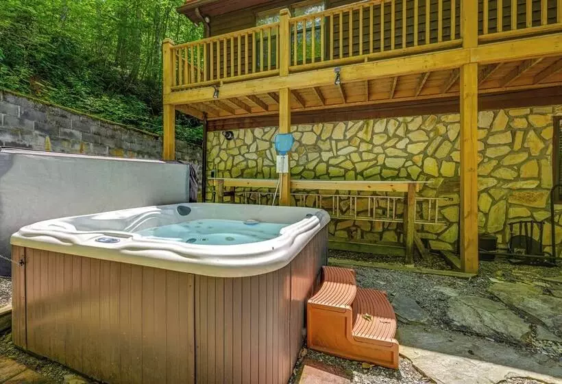 Mountain View Robbinsville Cabin W/ Hot Tub!