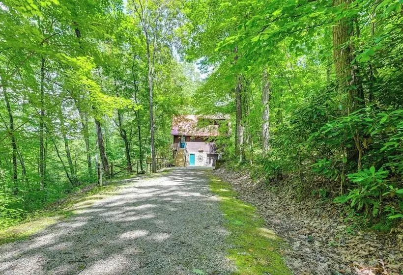 Mountain View Robbinsville Cabin W/ Hot Tub!