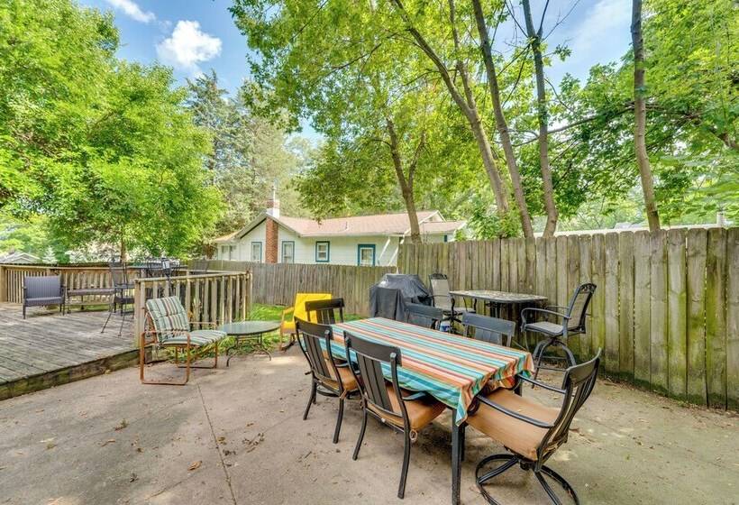 Pet Friendly Home W/ Views Of Lake Delavan!