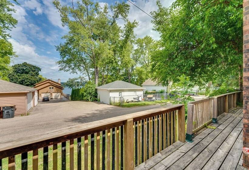 Pet Friendly Home W/ Views Of Lake Delavan!