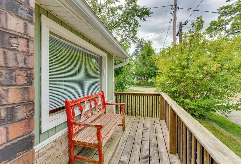 Pet Friendly Home W/ Views Of Lake Delavan!