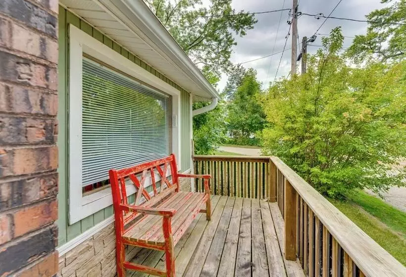 Pet Friendly Home W/ Views Of Lake Delavan!