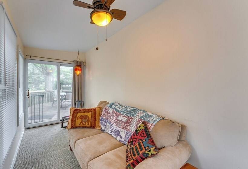 Pet Friendly Home W/ Views Of Lake Delavan!