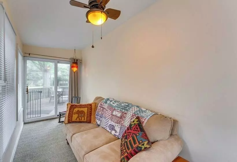 Pet Friendly Home W/ Views Of Lake Delavan!