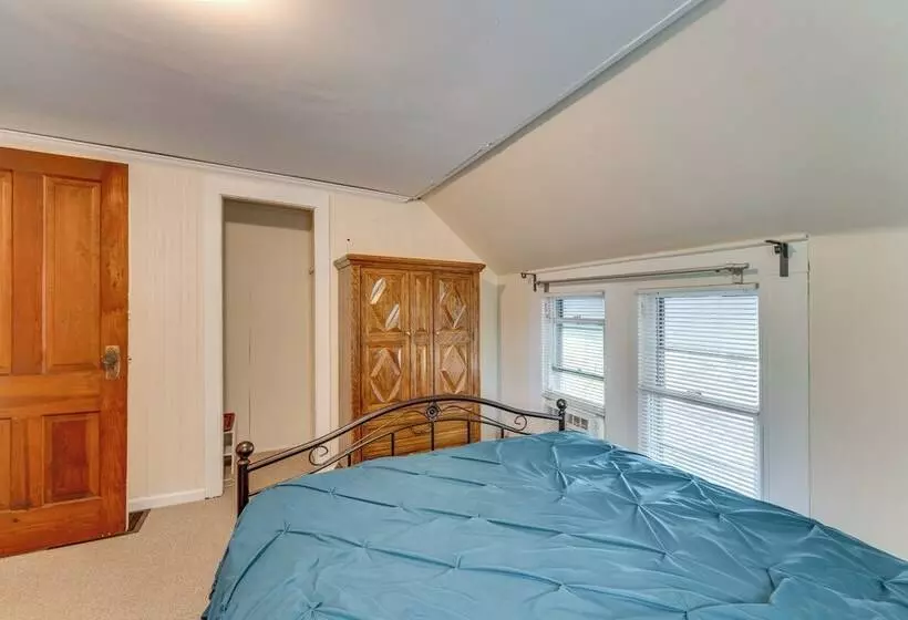 Pet Friendly Home W/ Views Of Lake Delavan!