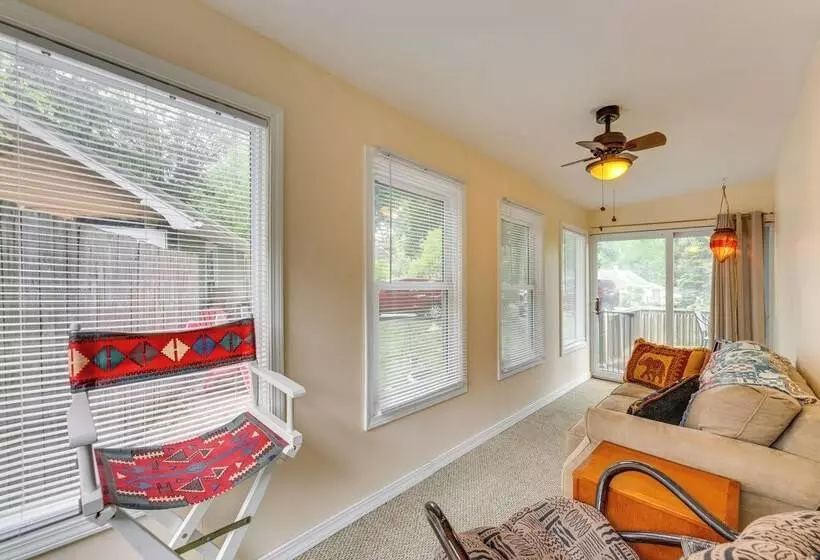 Pet Friendly Home W/ Views Of Lake Delavan!