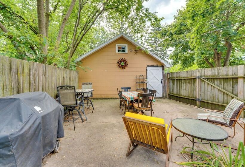 Pet Friendly Home W/ Views Of Lake Delavan!
