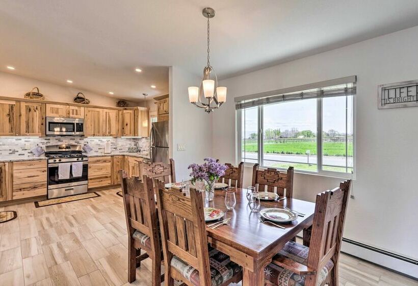 Picturesque Palisade Home: Mt Garfield Views!