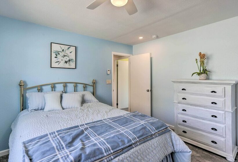 Picturesque Palisade Home: Mt Garfield Views!