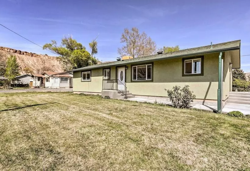 Picturesque Palisade Home: Mt Garfield Views!