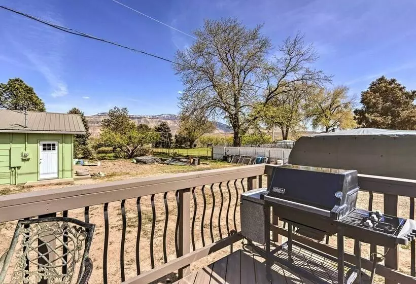 Picturesque Palisade Home: Mt Garfield Views!