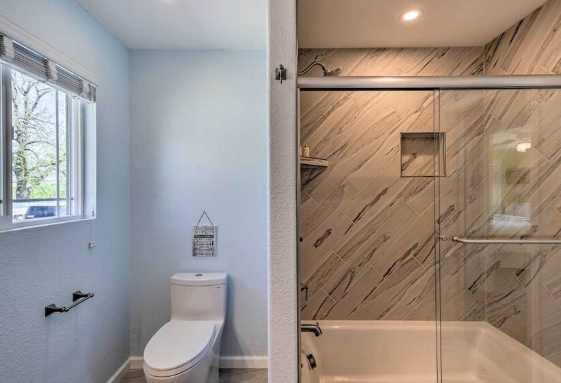 Picturesque Palisade Home: Mt Garfield Views!