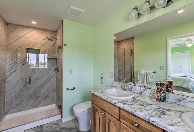 Picturesque Palisade Home: Mt Garfield Views!