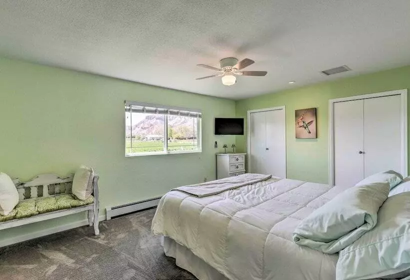 Picturesque Palisade Home: Mt Garfield Views!