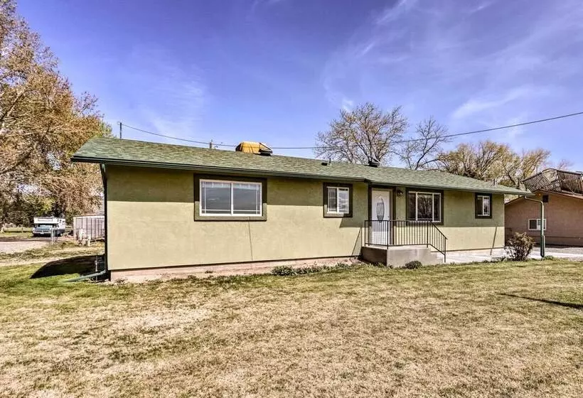 Picturesque Palisade Home: Mt Garfield Views!