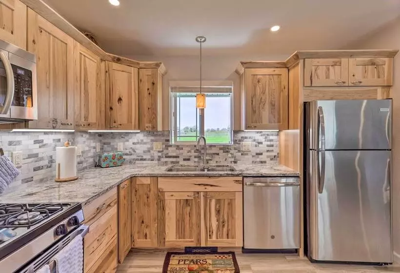 Picturesque Palisade Home: Mt Garfield Views!