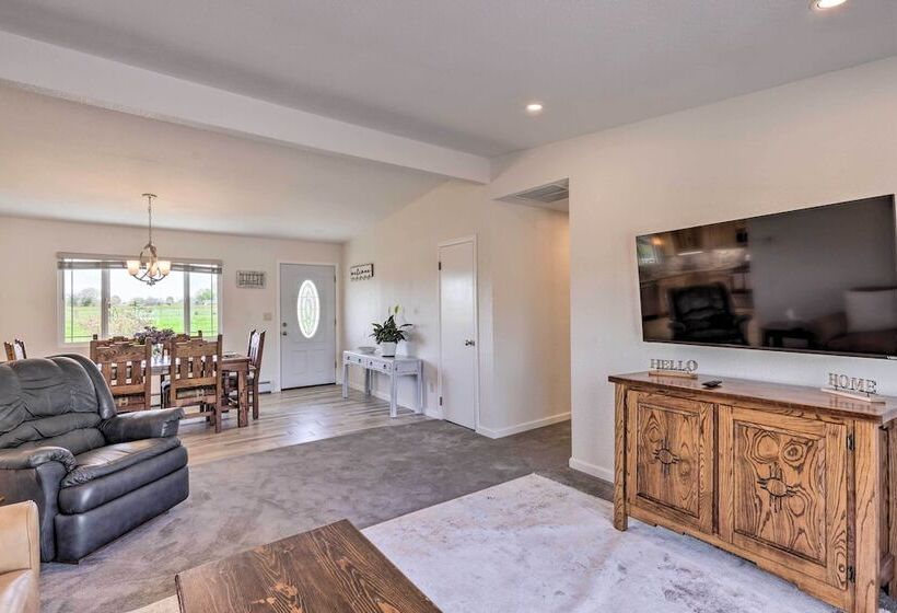 Picturesque Palisade Home: Mt Garfield Views!