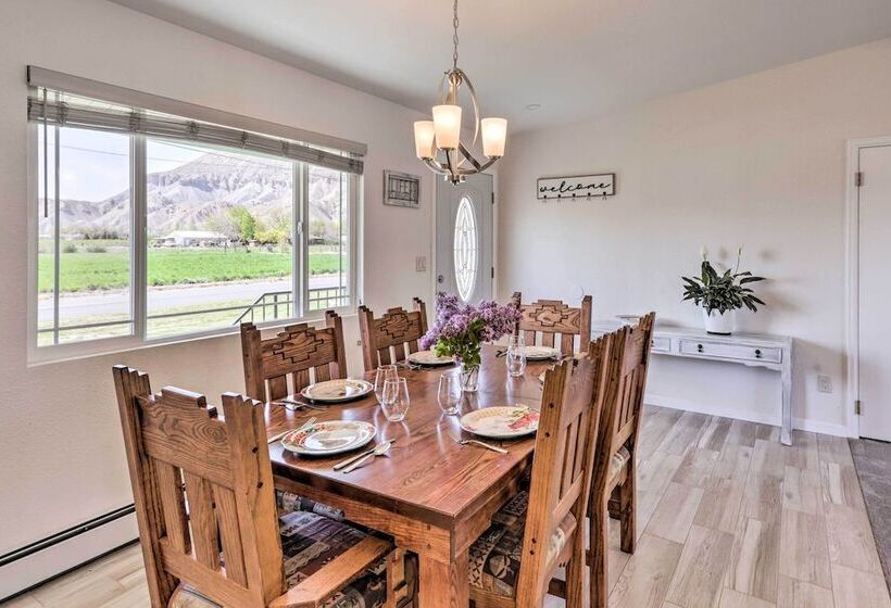 Picturesque Palisade Home: Mt Garfield Views!