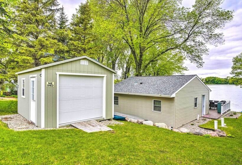 Quaint Lake Jefferson Cabin W/ Deck & Gas Grill!