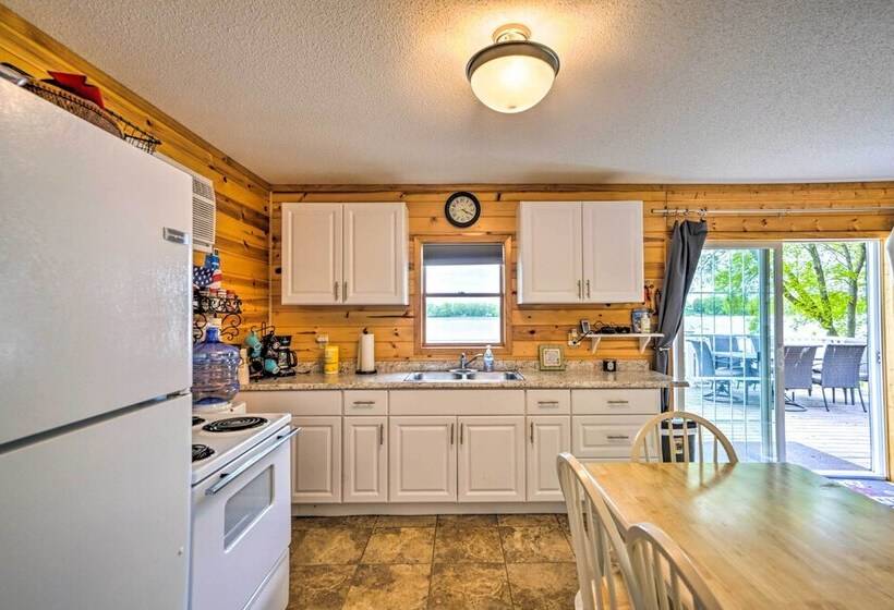 Quaint Lake Jefferson Cabin W/ Deck & Gas Grill!