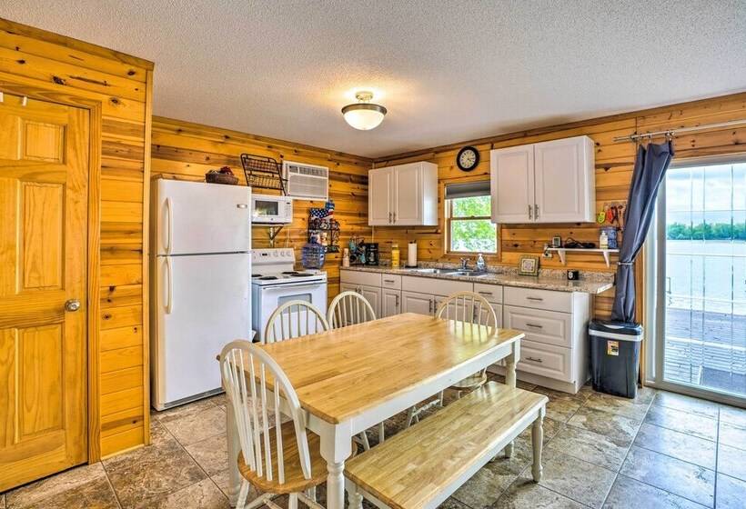 Quaint Lake Jefferson Cabin W/ Deck & Gas Grill!