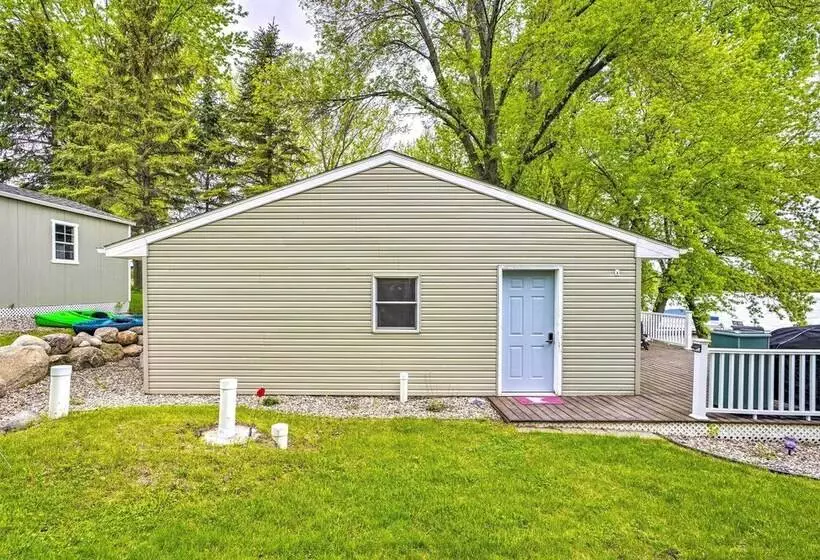 Quaint Lake Jefferson Cabin W/ Deck & Gas Grill!