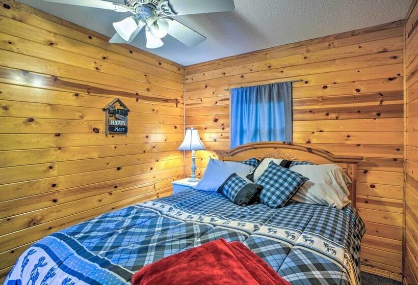 Quaint Lake Jefferson Cabin W/ Deck & Gas Grill!