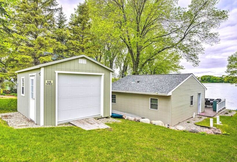 Quaint Lake Jefferson Cabin W/ Deck & Gas Grill!