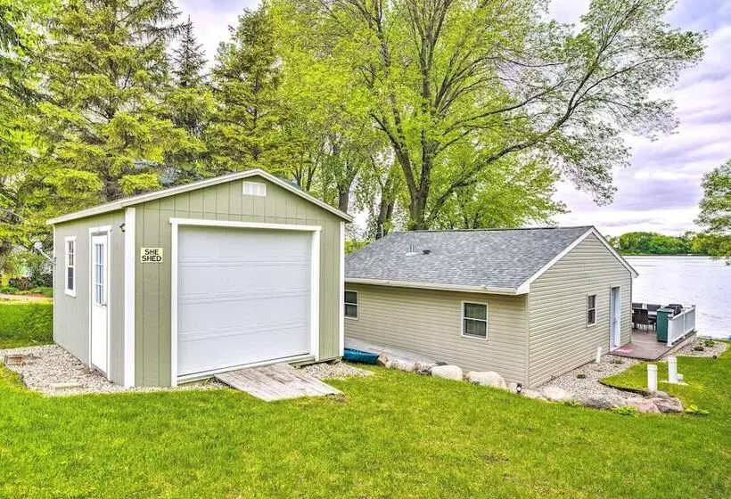 Quaint Lake Jefferson Cabin W/ Deck & Gas Grill!
