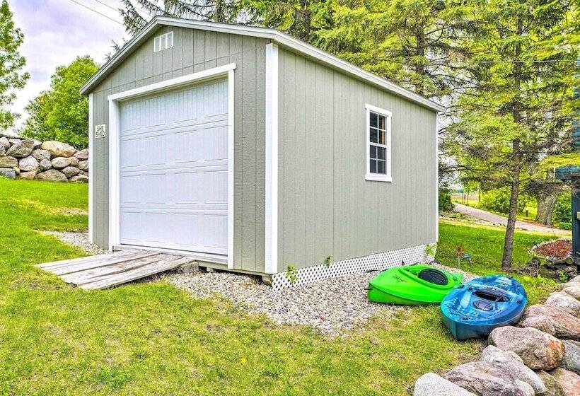 Quaint Lake Jefferson Cabin W/ Deck & Gas Grill!