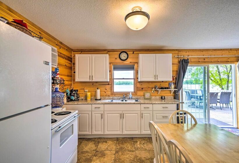 Quaint Lake Jefferson Cabin W/ Deck & Gas Grill!