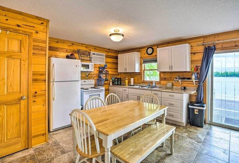 Quaint Lake Jefferson Cabin W/ Deck & Gas Grill!