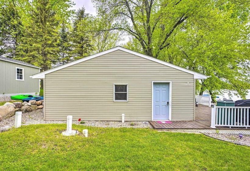 Quaint Lake Jefferson Cabin W/ Deck & Gas Grill!