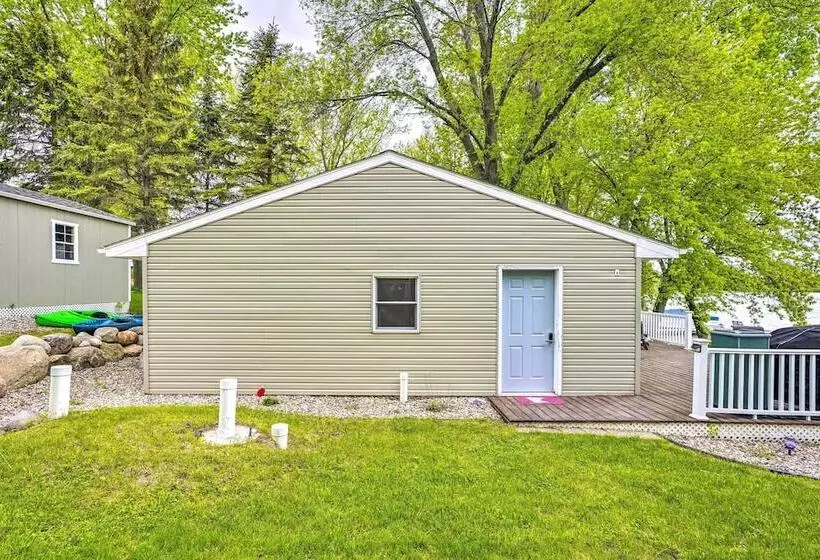 Quaint Lake Jefferson Cabin W/ Deck & Gas Grill!